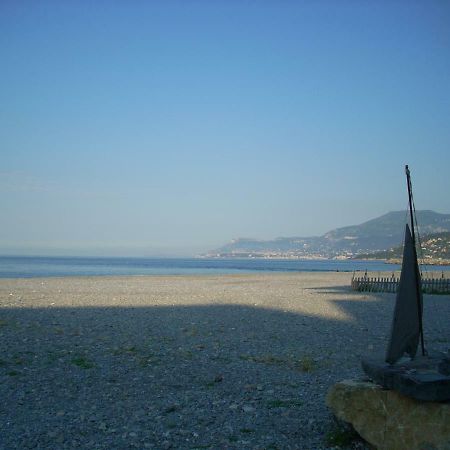 Appartamento Al Mare Di Βεντιμίλια Εξωτερικό φωτογραφία