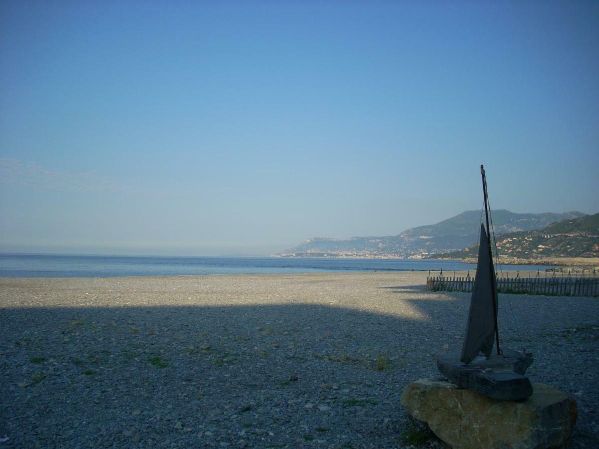 Appartamento Al Mare Di Βεντιμίλια Εξωτερικό φωτογραφία