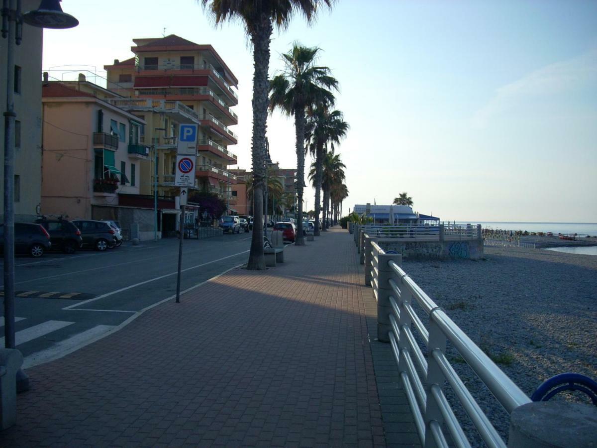 Appartamento Al Mare Di Βεντιμίλια Εξωτερικό φωτογραφία