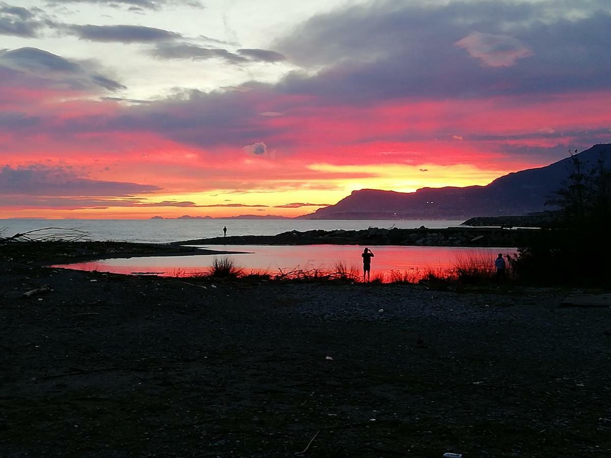 Appartamento Al Mare Di Βεντιμίλια Εξωτερικό φωτογραφία